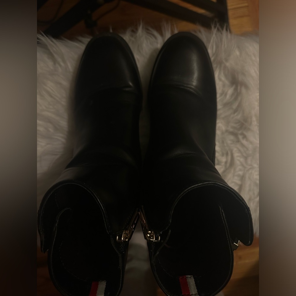 Tommy Hilfiger short boots - Picture 2 of 2
